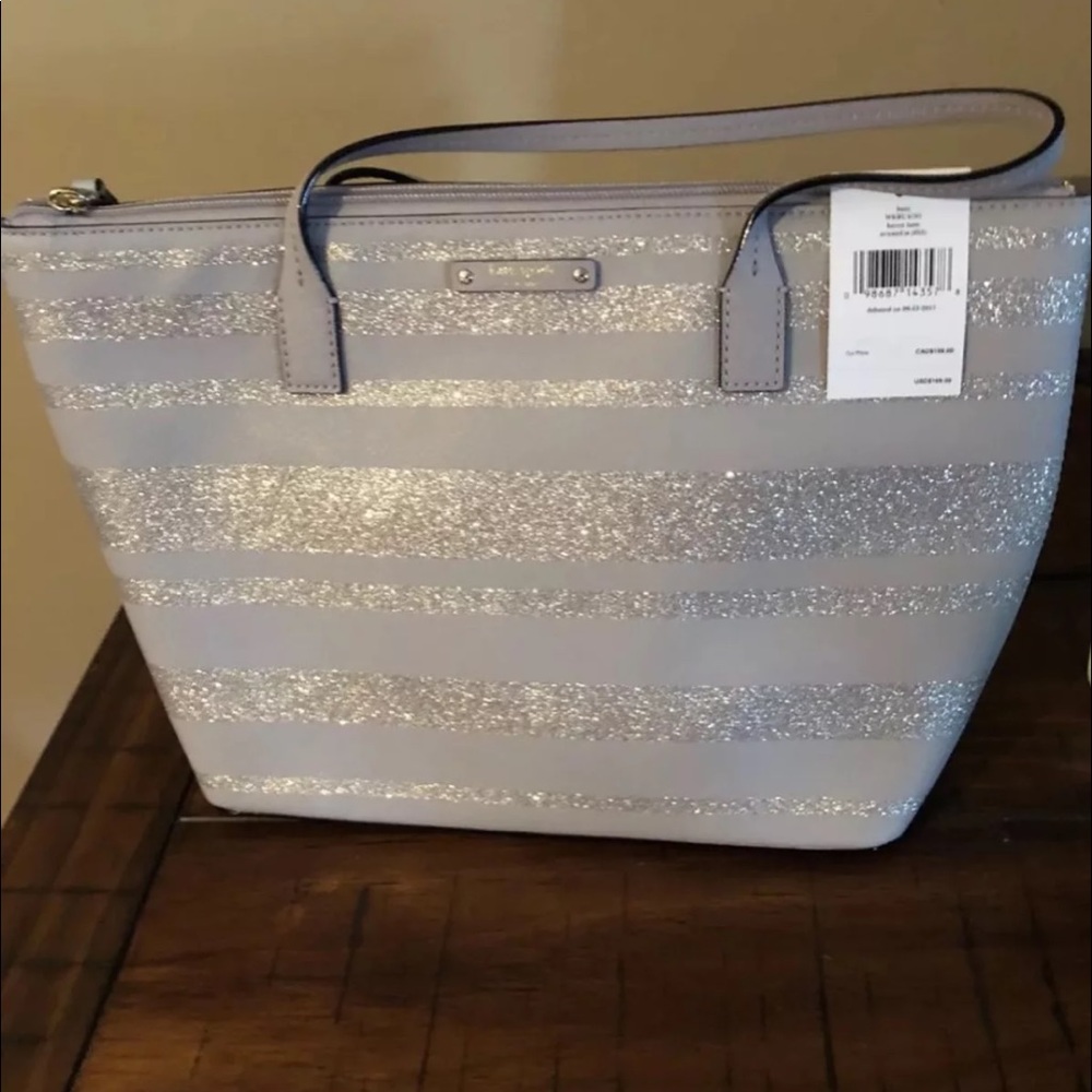 SOLD 👽👁🐕🦕🌺🌻🦑❤️🐳🙀Kate spade grayish purse
